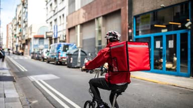 Food delivery drivers could soon get minimum workplace rights