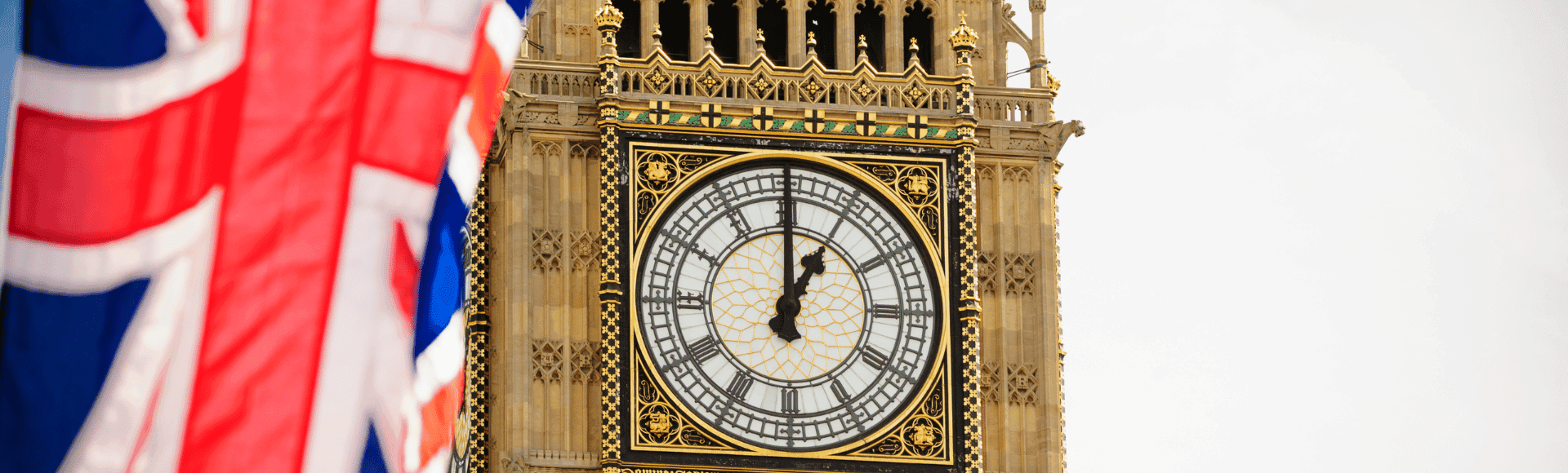 Young Australians will be able to work in the UK for an extra year under a new agreement