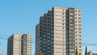 Victorian Government sued by 10,000 public housing residents