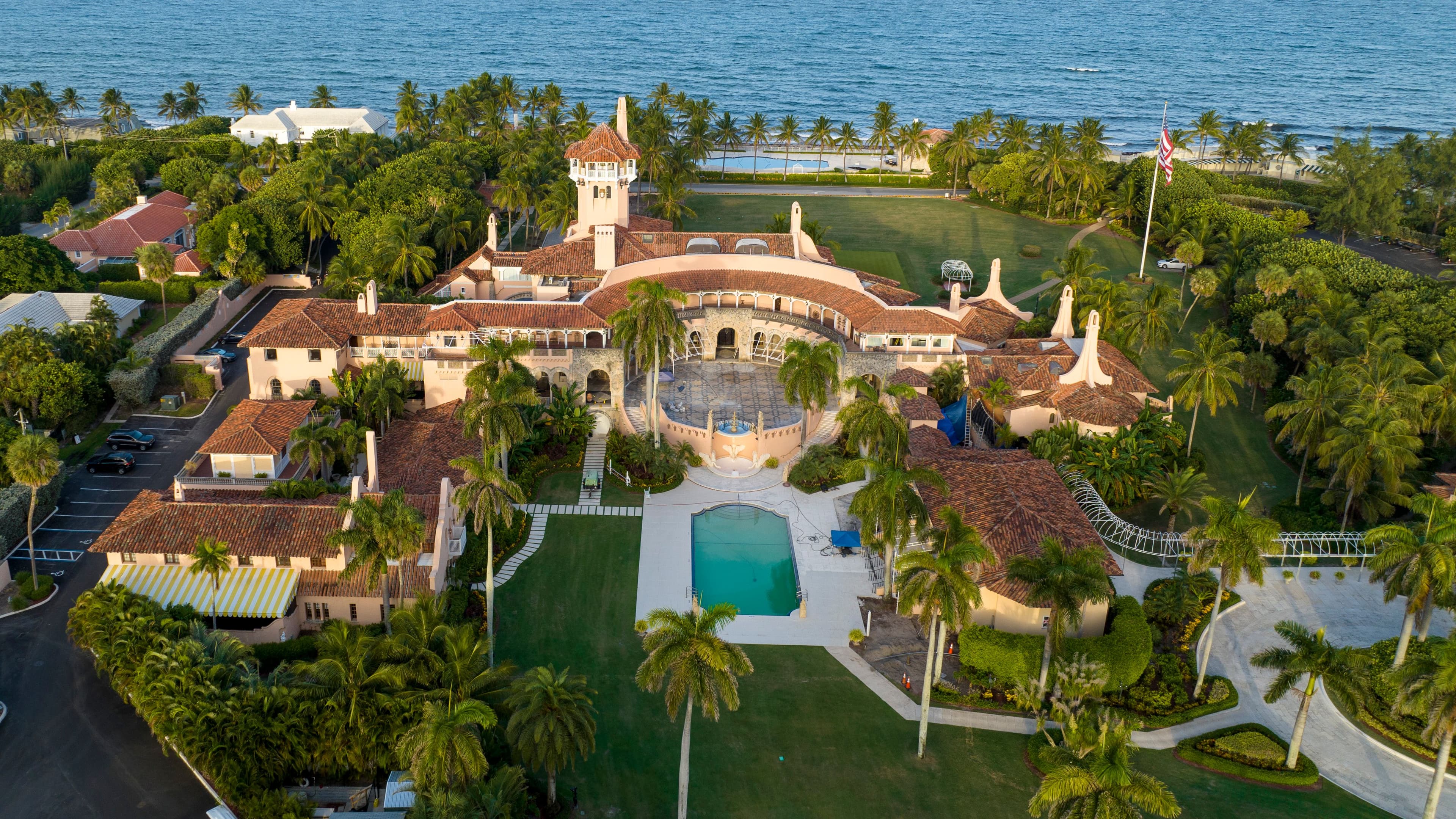 Secret Service kills man who entered Mar-a-Lago with a gun