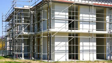 The Govt wants to pay construction apprentices an extra $10,000