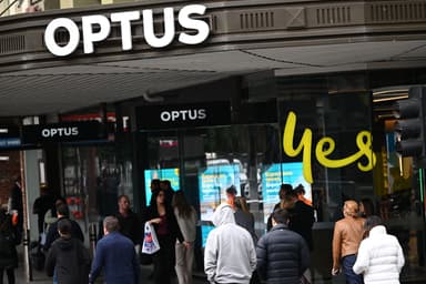 Optus outage leaves three dead after Triple Zero calls fails
