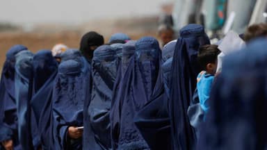 Taliban bans women from speaking in public