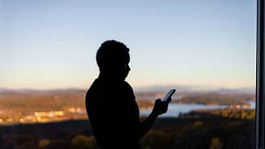 Should social media have warning labels?
