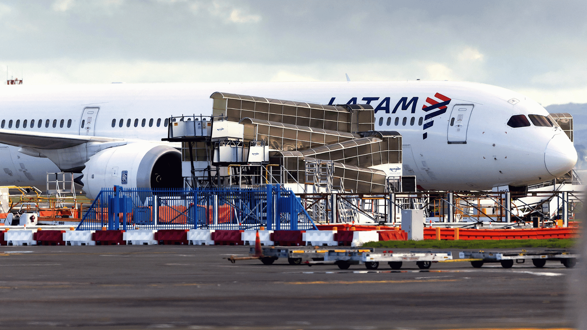 Sydney-Auckland flight drops mid-air