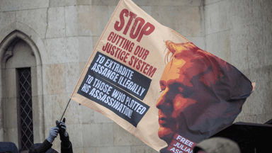 Why is Julian Assange facing extradition to the U.S?